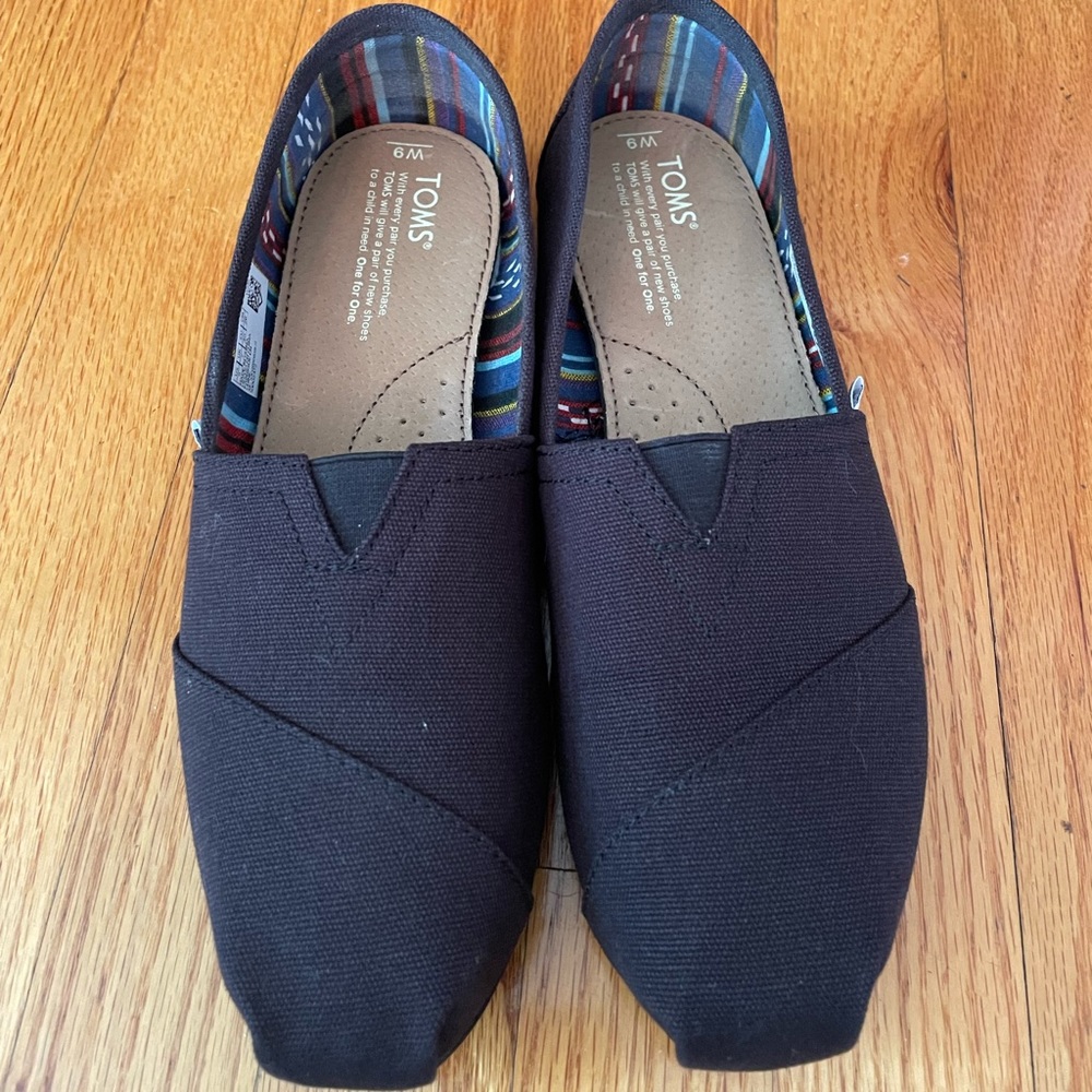 2 Pairs of Toms.
